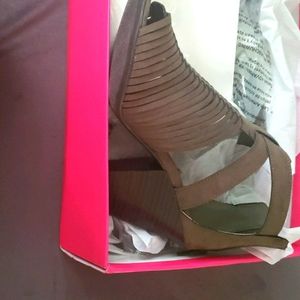 Dress heeled sandals